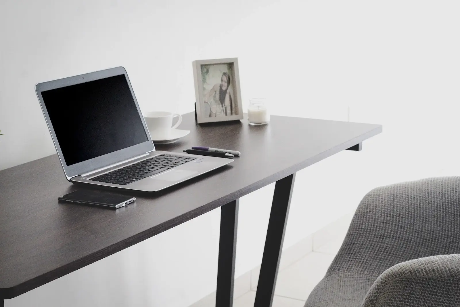 Custom table installation in Dubai